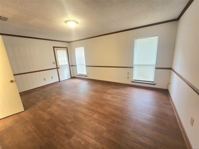 Building Photo - 3833 Mosswood Rd