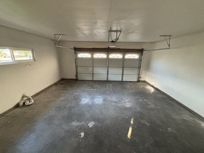 Building Photo - "Charming 3-Bed Oasis with Scenic Views & ...