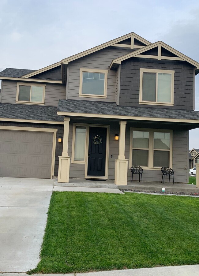 Primary Photo - Pierre