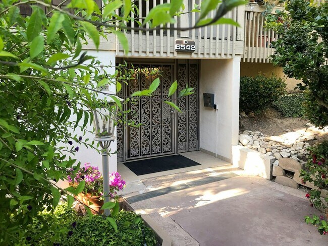 Gated secure entry - 6542 Ocean Crest Dr