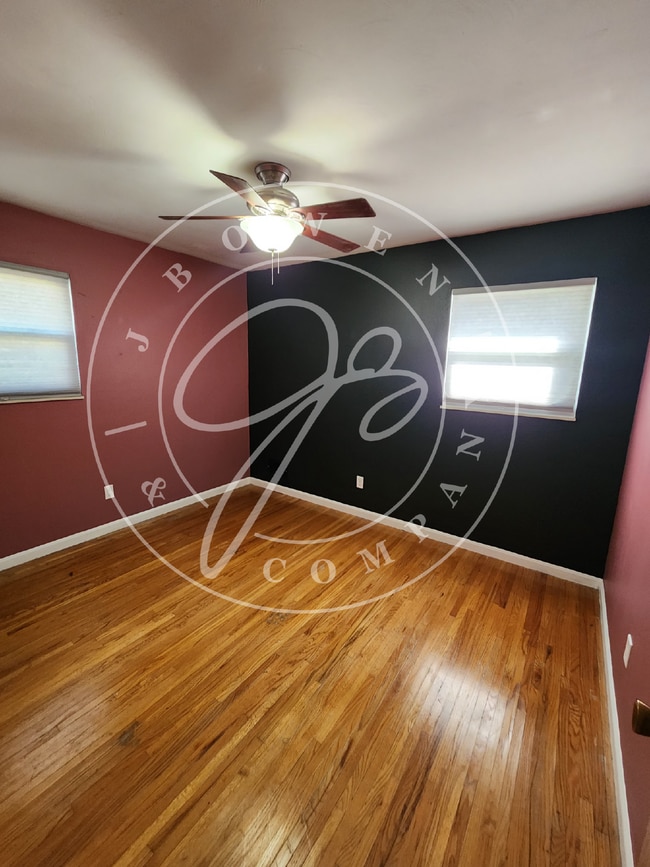 Building Photo - Adorable 3 bed 1 bath with spacious basement