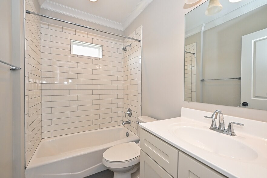 Building Photo - 1009 Grace St