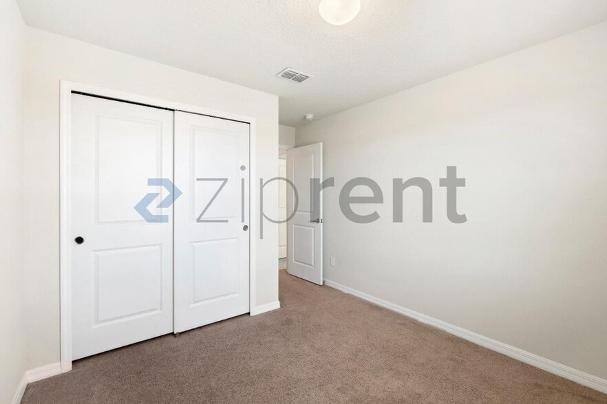 Building Photo - Unit