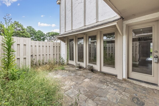 Building Photo - 7523 Bavarian Dr