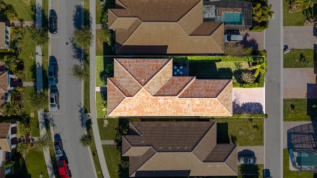 Building Photo - Luxury 5-Bedroom Residence in Eagle Creek with Indoor-Outdoor Living