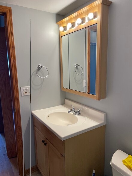 Building Photo - 4600 N Cumberland Ave