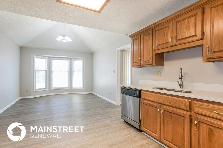 Building Photo - 613 SE Ashton Dr