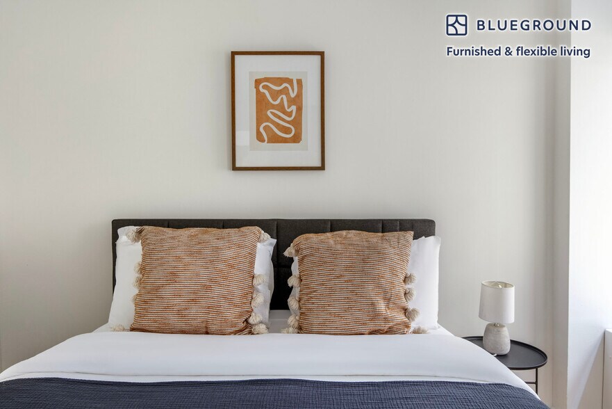 Building Photo - 360 W 34th St.