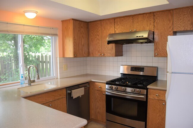 Building Photo - 3393 Burbank Dr