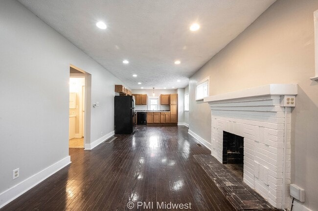 Building Photo - 1621 E 49th St