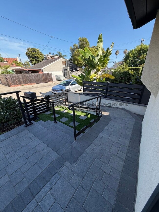 Building Photo - 237 Novara Dr