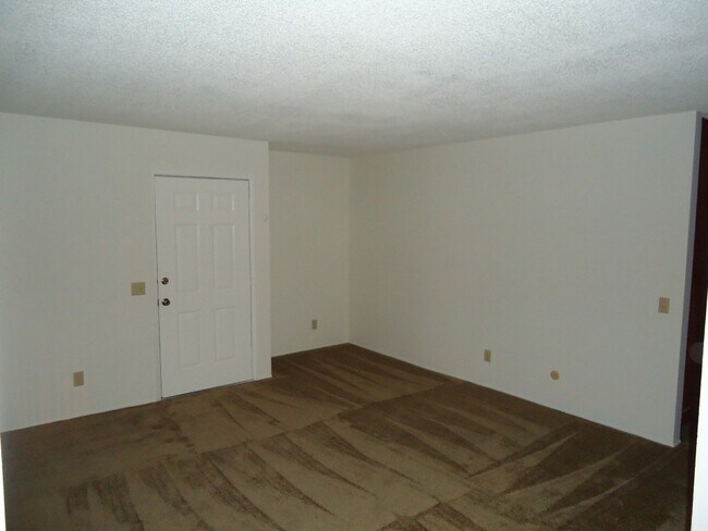 Building Photo - $500 Move In Special! Updated 2 BD, 2 BA Condo - Balcony w/ Views of Mt Helix!!