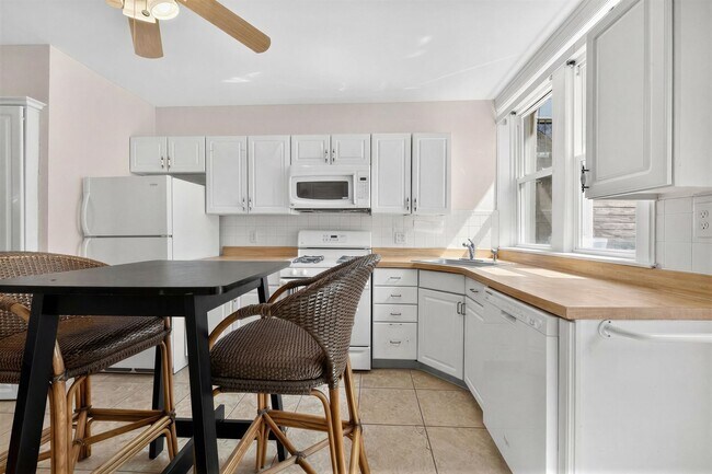 Building Photo - 105 8th St