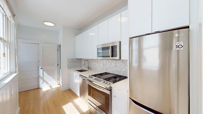 Building Photo - 254 Ivy St