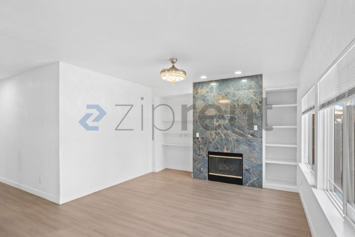Building Photo - Unit