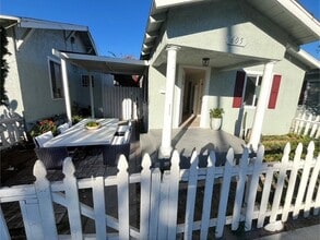 Building Photo - 605 N Claudina St