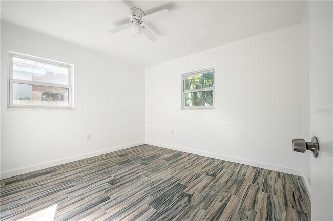 Building Photo - 3811 44th Ave N