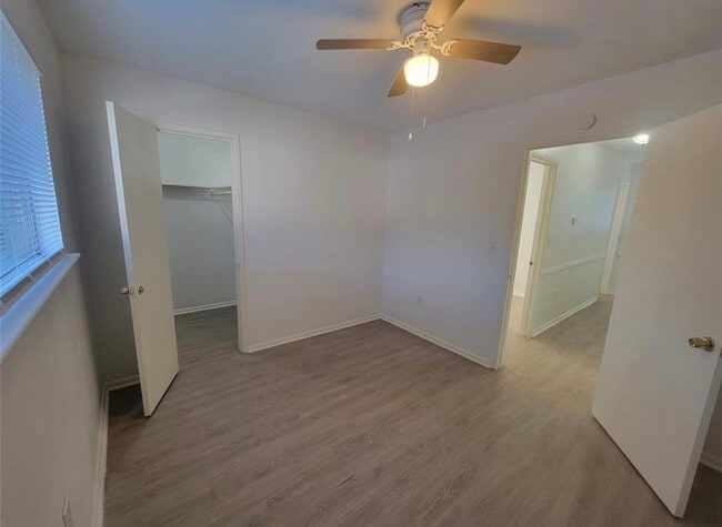 Building Photo - 806 Danna St