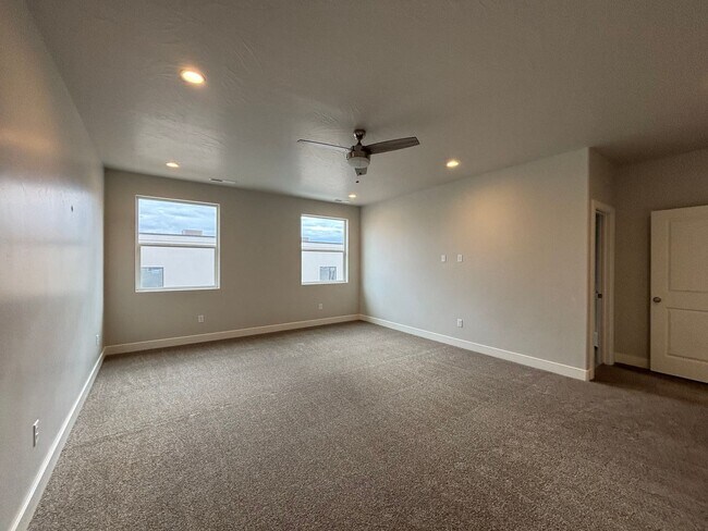 Building Photo - SAND HOLLOW TOWNHOME FOR RENT!