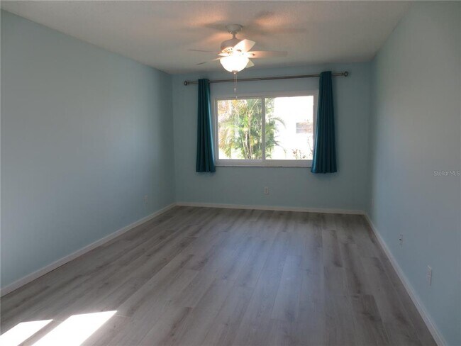 Building Photo - 1676 Caledonia Dr
