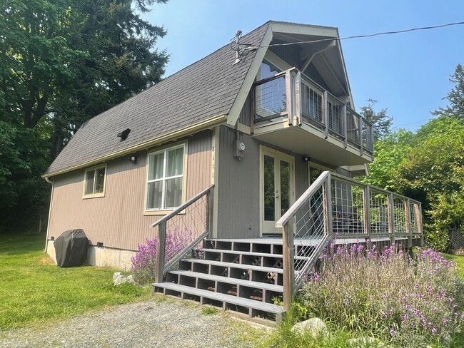 Building Photo - Nicely Maintained Clinton Home with Upgrades and Fenced Yard!