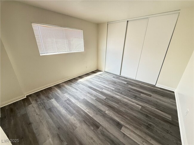 Building Photo - 5165 Gray Ln