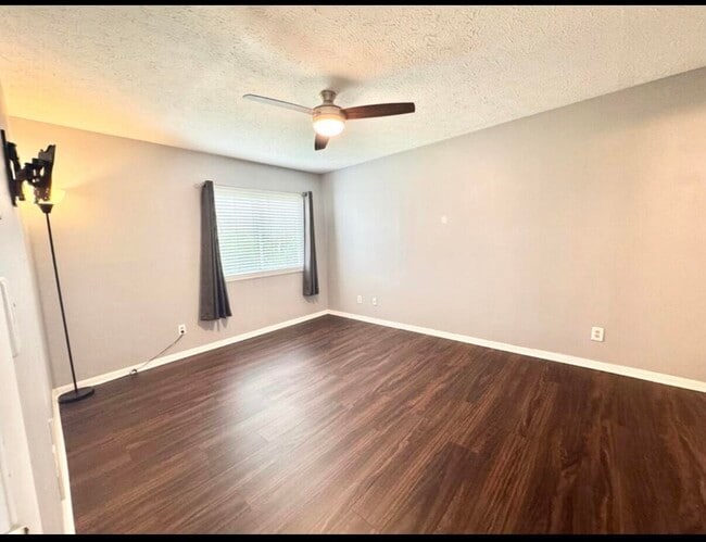 Building Photo - 14 Woodland Hills Dr