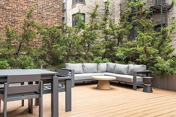 Building Photo - 260 W 26th St