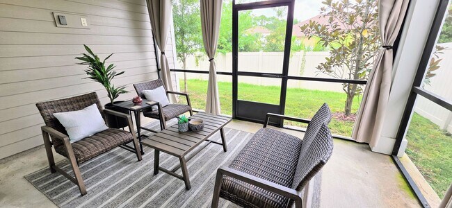 Building Photo - 3 Bedroom, 2.5 Bath Home!