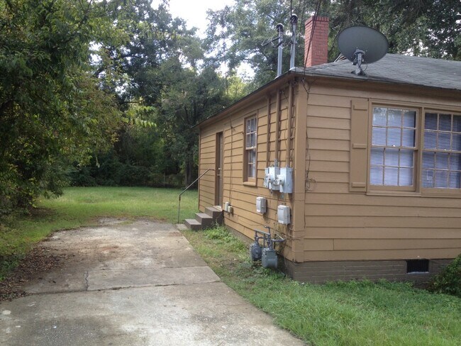 Building Photo - **AVAILABLE NOW**1 Bedroom / 1.5 Bathroom Duplex for Rent in Columbus, GA***