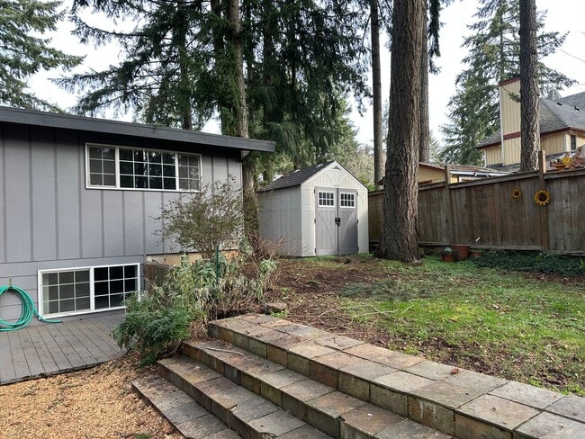 Building Photo - Beautifully updated 4 bedroom 2 bathroom h...