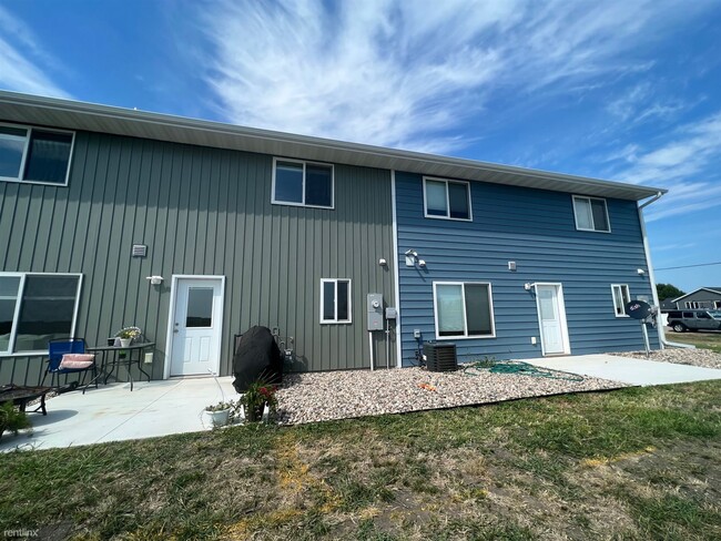 Building Photo - 4 br, 2.5 bath Townhome - Ringbaum Townhomes