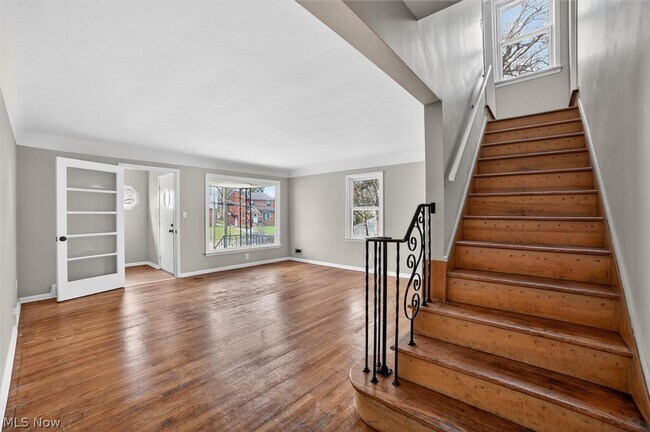 Building Photo - 1851 Beverly Hills Dr