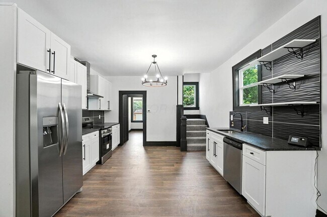 Building Photo - 887-889-889 E Livingston Ave