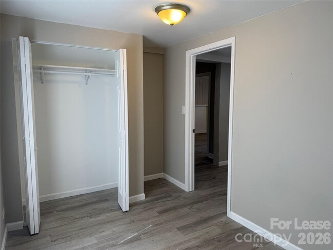 Building Photo - 603 E 8th Ave