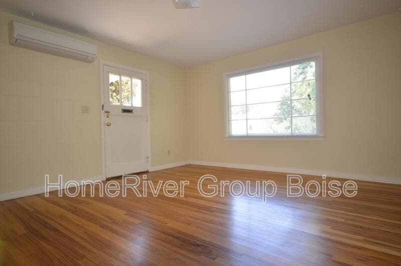 Building Photo - 207 Beach St