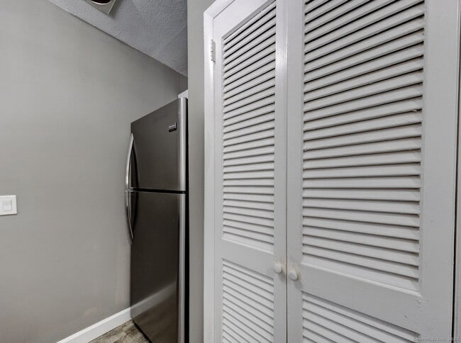 Building Photo - 105 Florence Rd