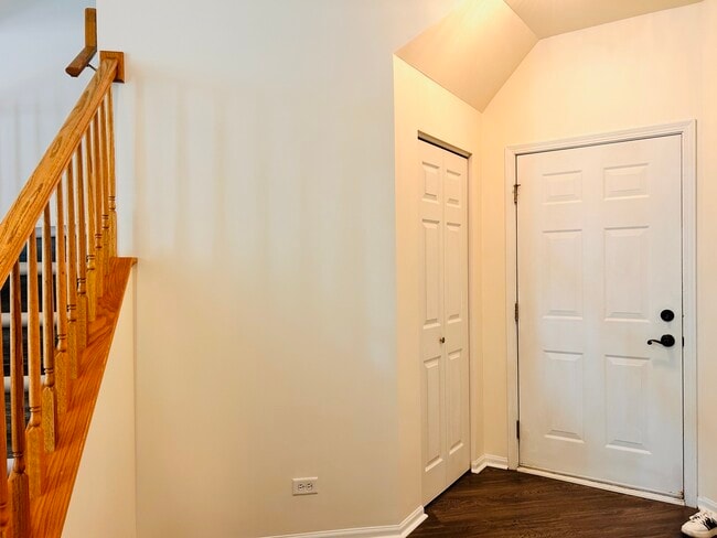 Building Photo - 24121 Walnut Cir