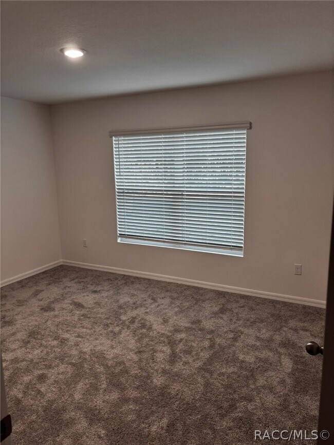 Building Photo - 2845 W Gardenia Dr