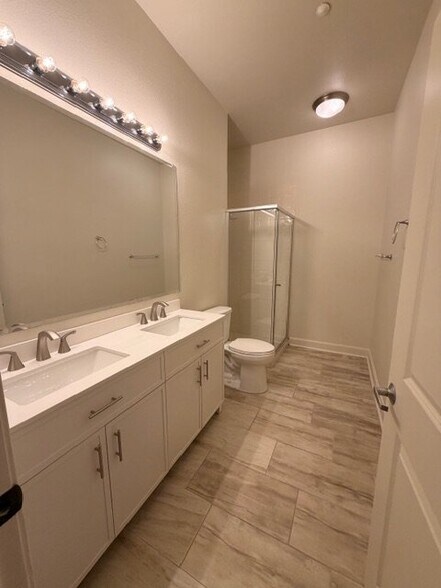 Building Photo - 5677 E Park Pl Ave