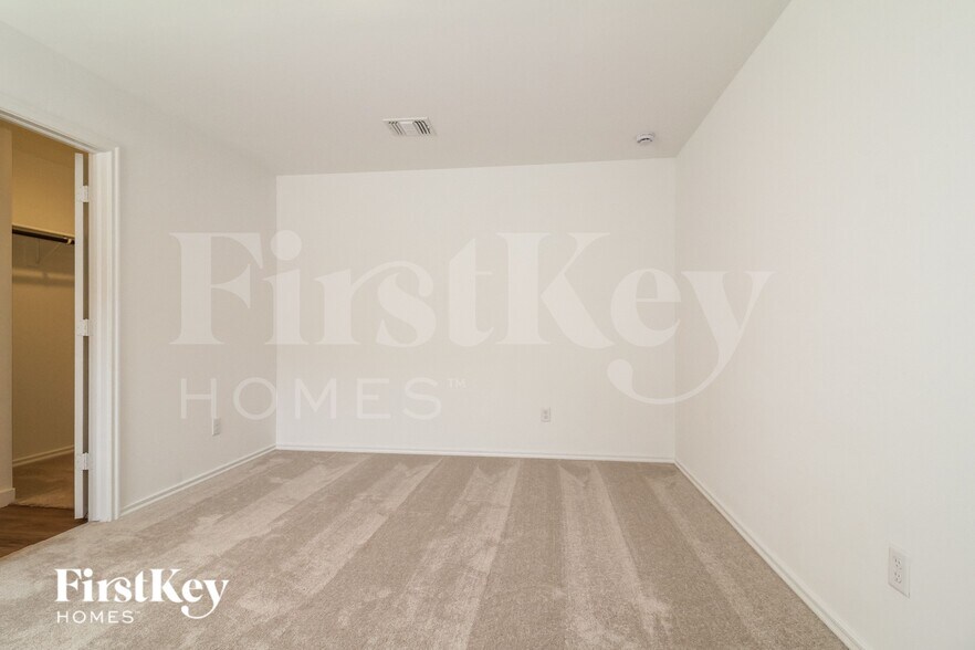 Building Photo - 1935 Wolford Wy