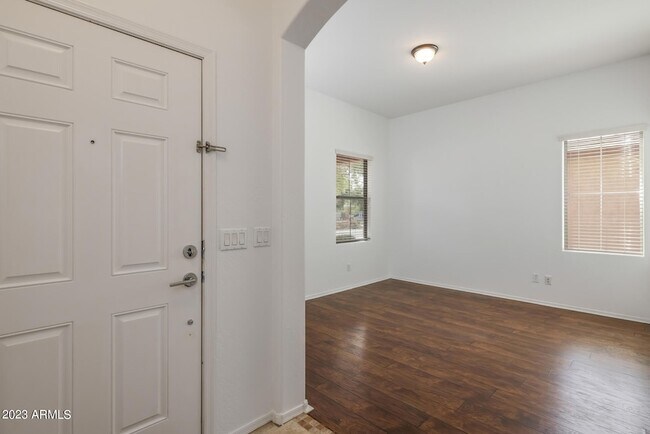 Building Photo - 3112 S 82nd Ln