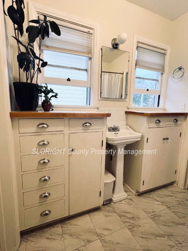 Building Photo - AVAILABLE JULY - 2 Bed/ 1 Bath shared home near Downtown SLO