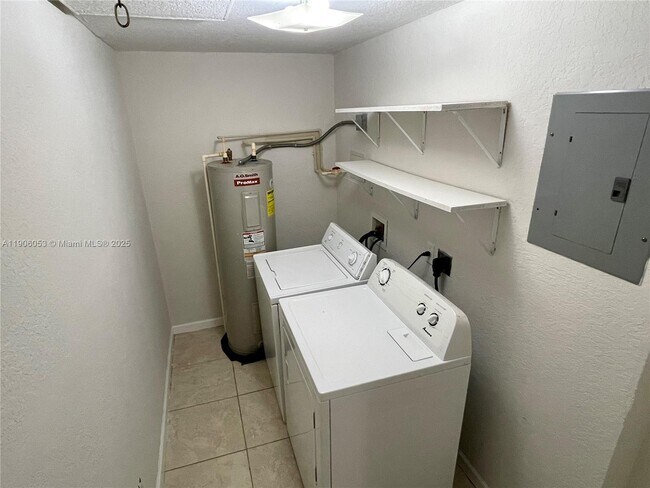 Building Photo - 7210 Southgate Blvd