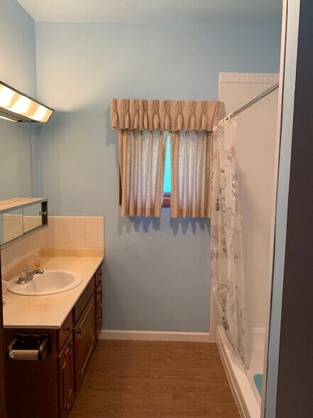 Bathroom - 1219 S Washington St