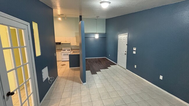 Building Photo - Two Bedroom, One Bath in Orlando - Priced ...