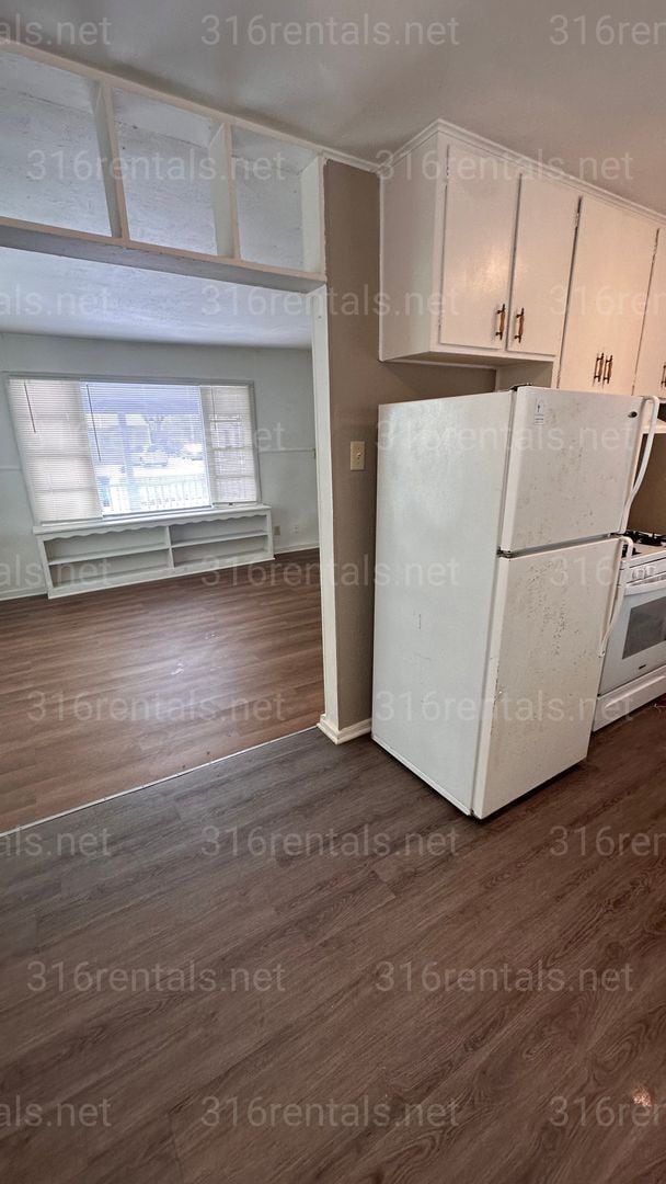 Building Photo - $795- 2 bed 1 bath - Single Family Home