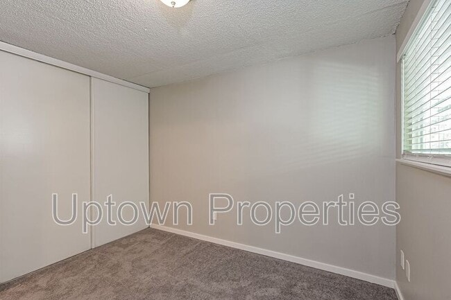 Building Photo - 5011 SW Beaverton Hillsdale Hwy