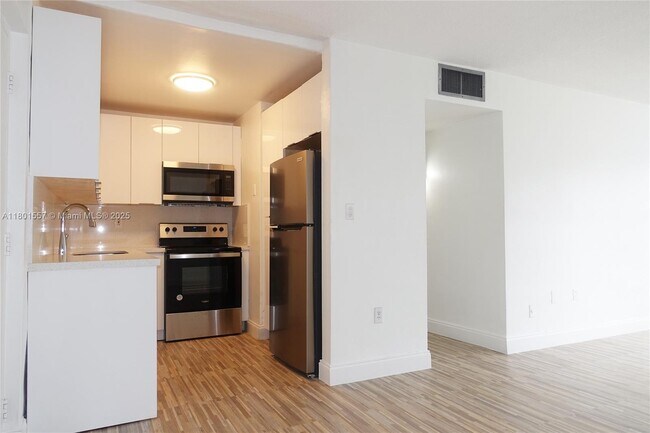 Building Photo - 495 NW 72nd Ave