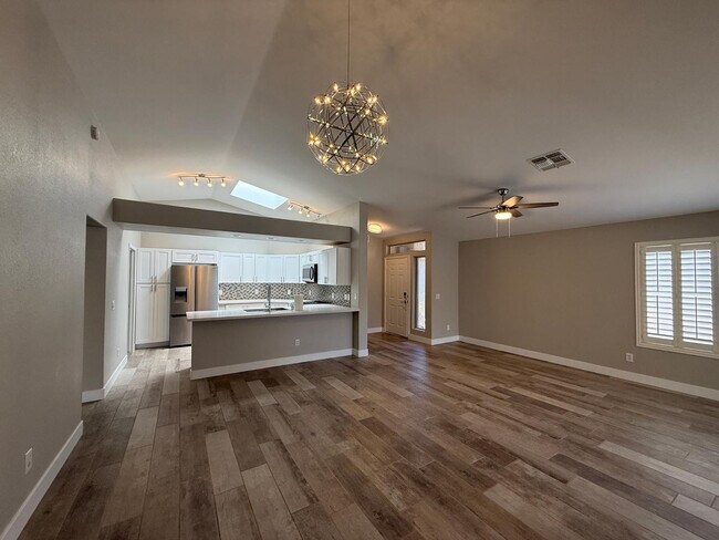 Building Photo - 14535 W Zuni Trail